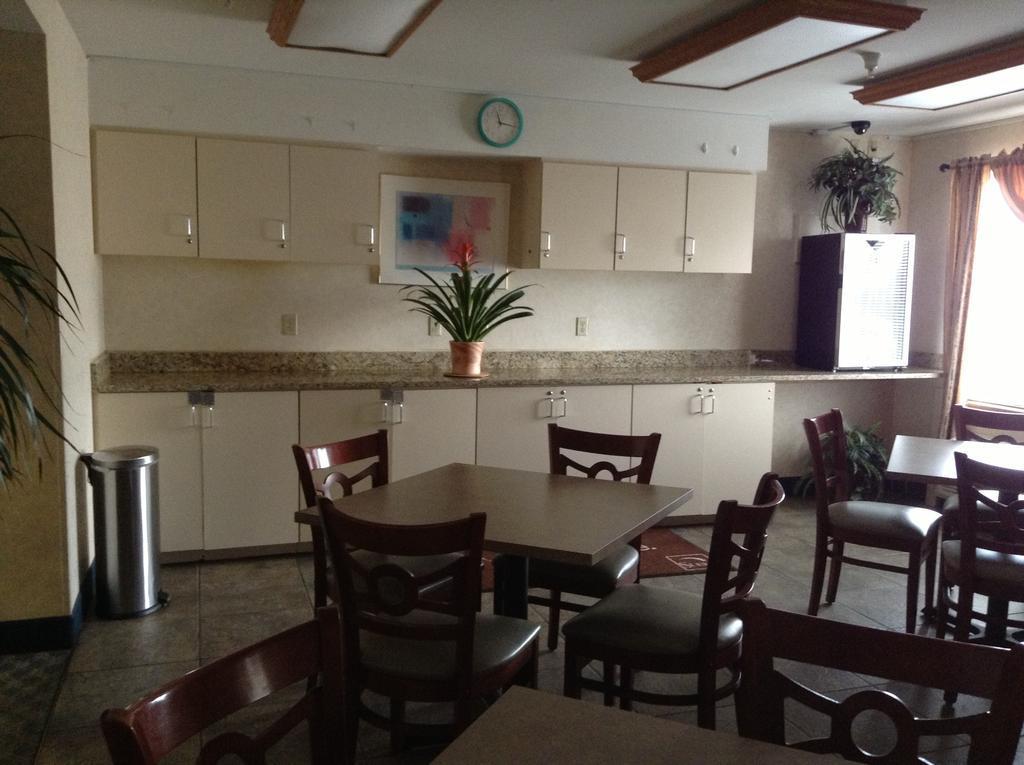 Econo Lodge Denver International Airport Аврора Экстерьер фото